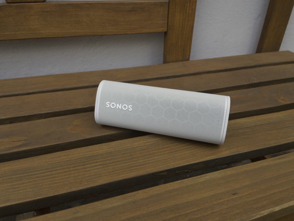 Sonos Roam Front liegend