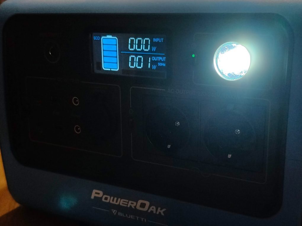 Bluetti PoweOak EB70 Licht