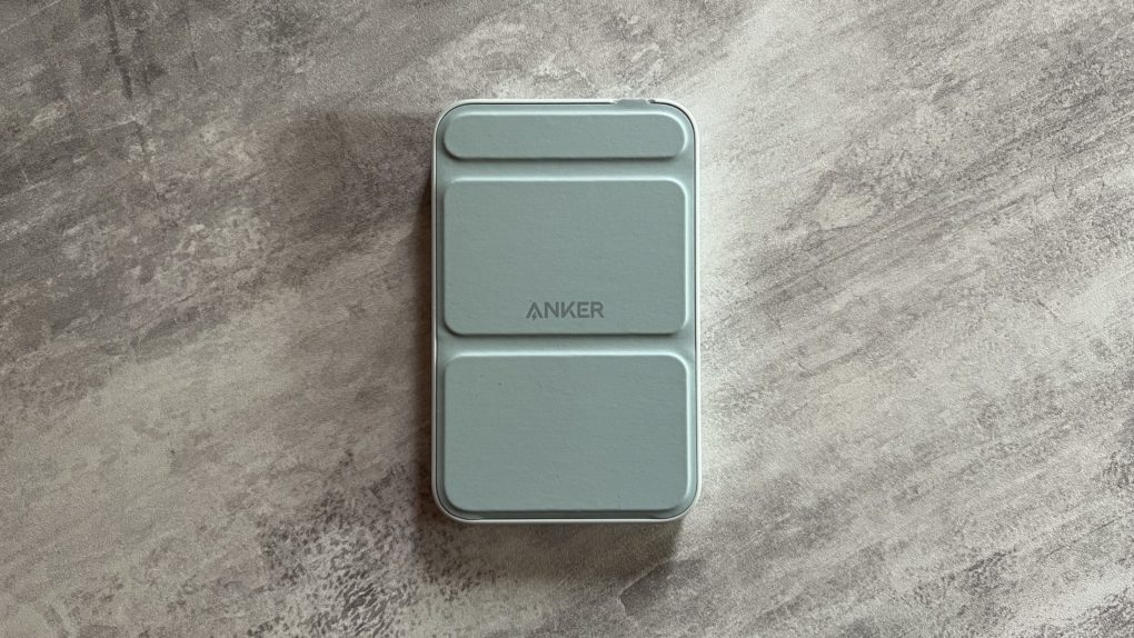 Anker 622 Magnetic Battery MagGo Ansicht Klappe