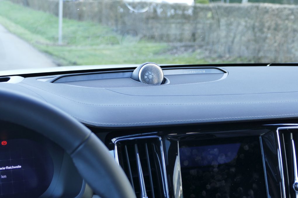 Volvo S60 Bowers Wilkins Dash