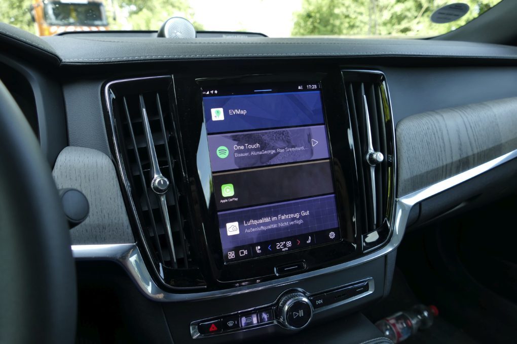 Volvo S90 T8 Recharge Infotainment