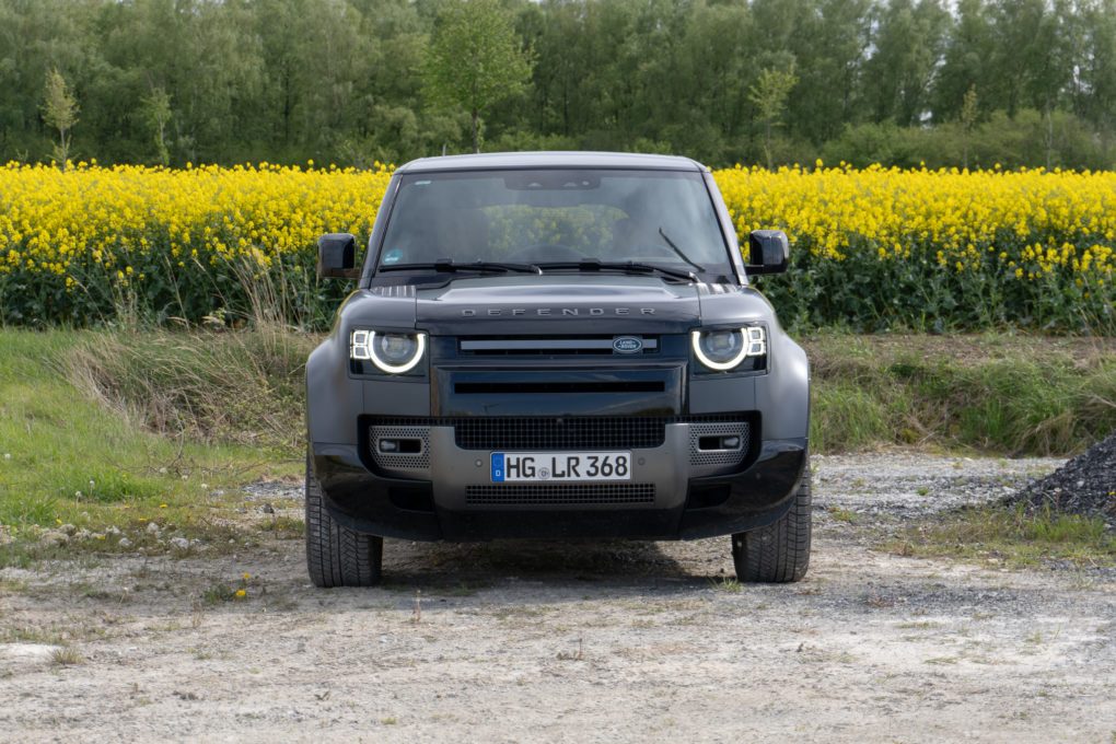 Land Rover Defender 110 V8 Front