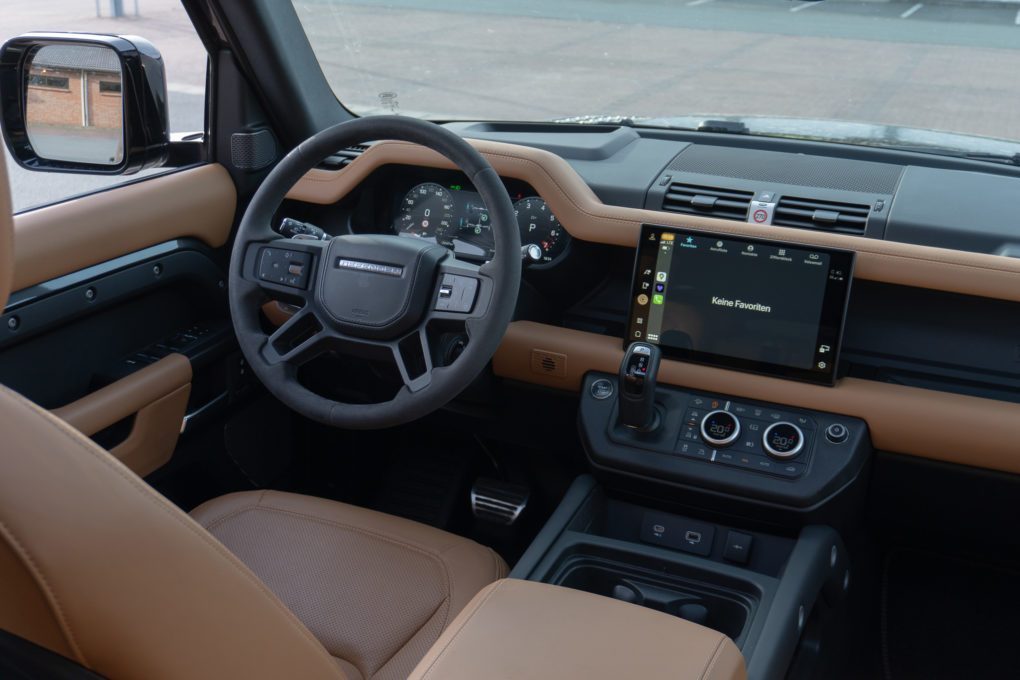 Land Rover Defender 110 V8 Cockpit