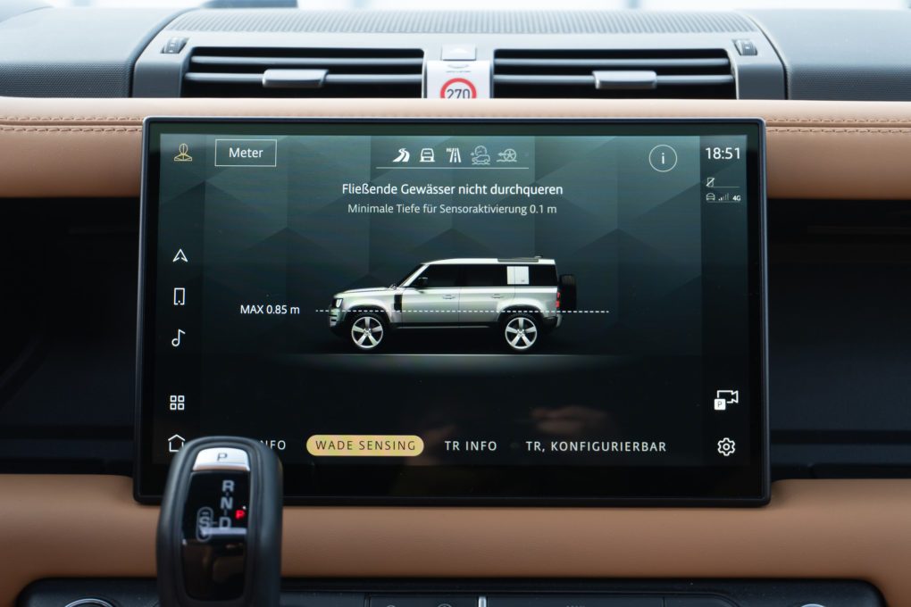 Land Rover Defender 110 V8 Infotainment