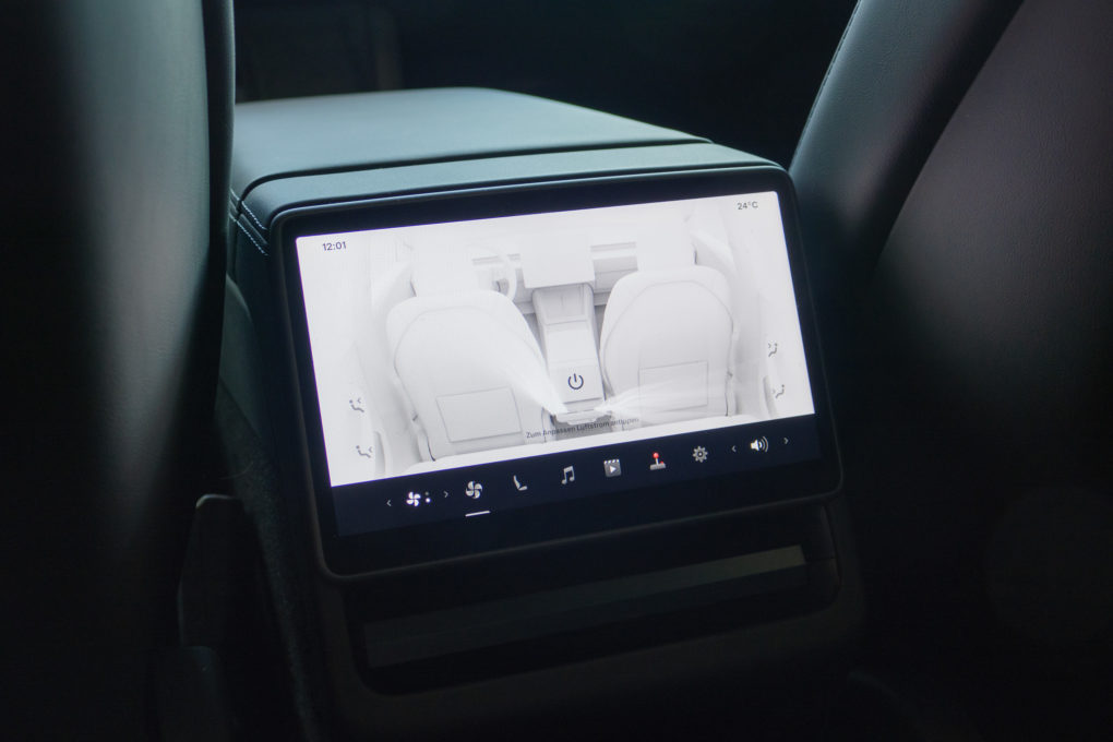 Tesla Model 3 Facelift Display Fond