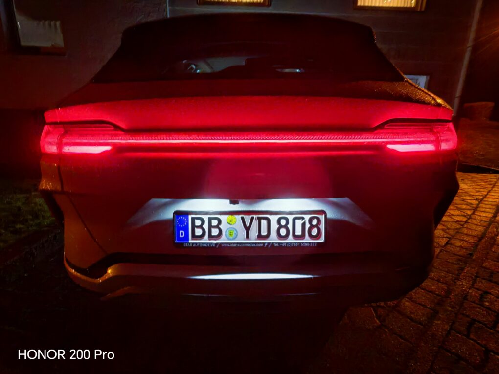 BYD Seal UMD I Boost: Frontansicht: Rückleuchte im ganzen
