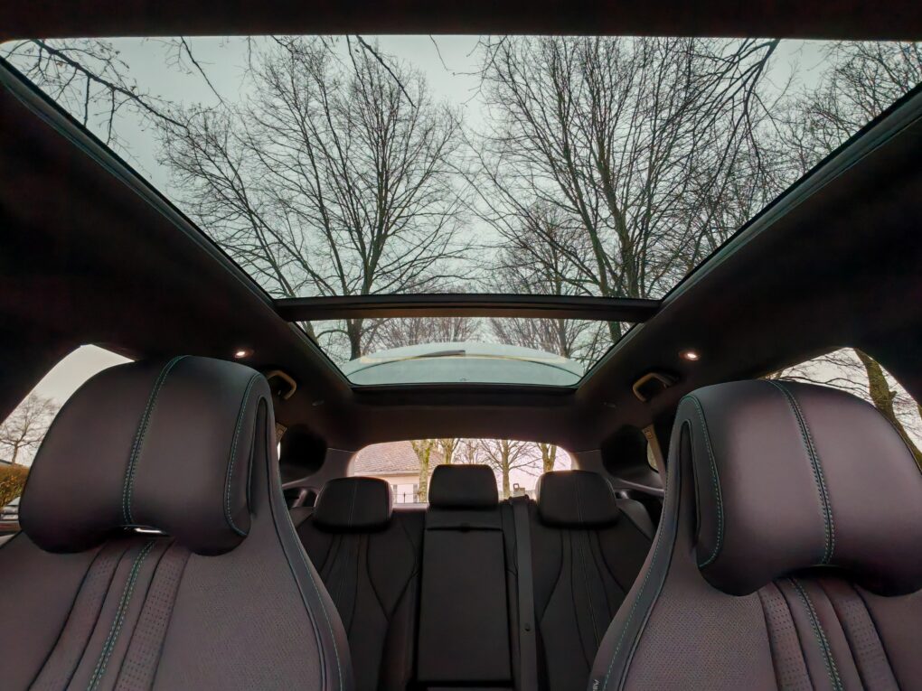 BYD Seal UMD I Boost: Touchscreen Querformat Panoramadach Ansicht zwei
