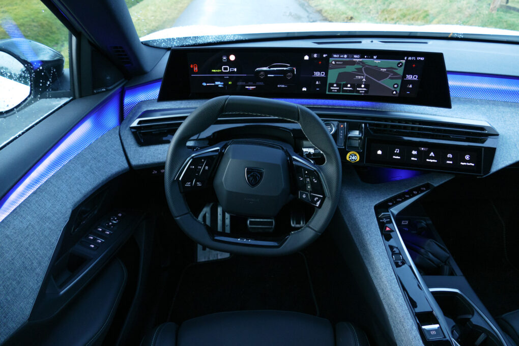 Peugeot E-3008 Cockpit