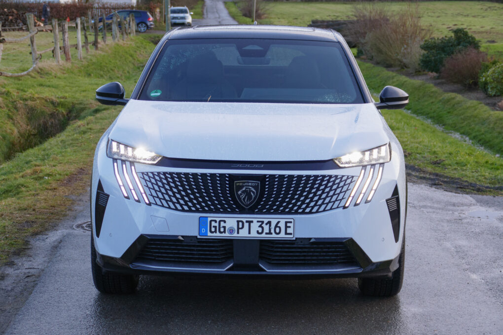 Peugeot E-3008 Front