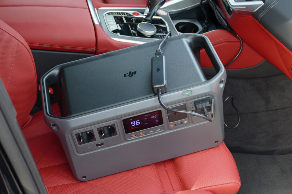 DJI Power 1000 Laden im Auto 2