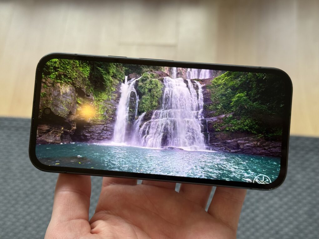 Das Google Pixel 9a hat ein helles Display