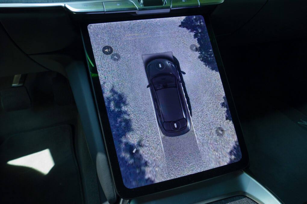 Lucid Air Pure Display 6