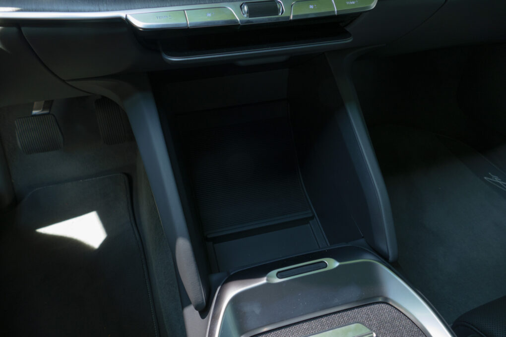 Lucid Air Pure Display versteckt