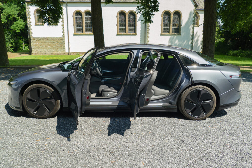 Lucid Air Pure Türen offen