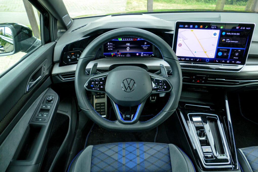 VW Golf 8 R Fahrerposition