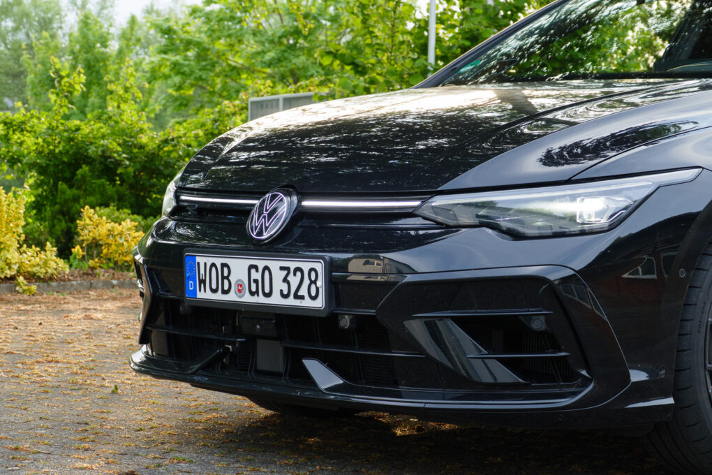 VW Golf 8 R Leuchtleiste Front