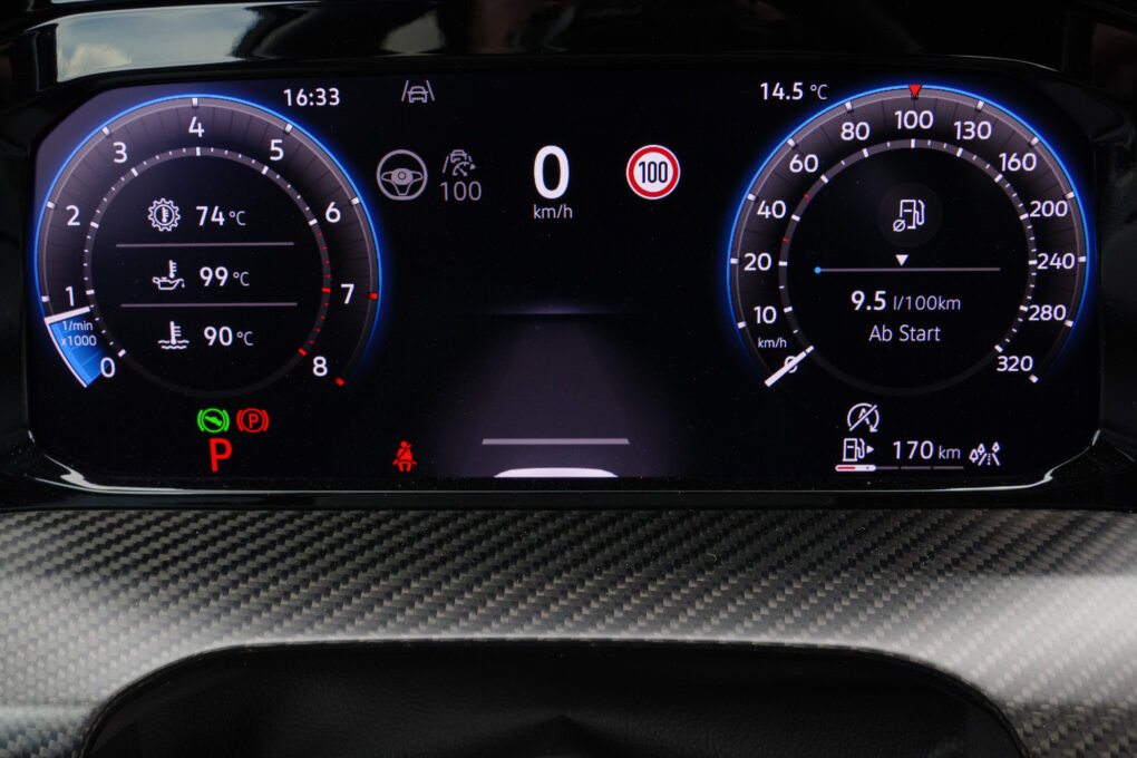 VW Golf 8 R Tacho 2