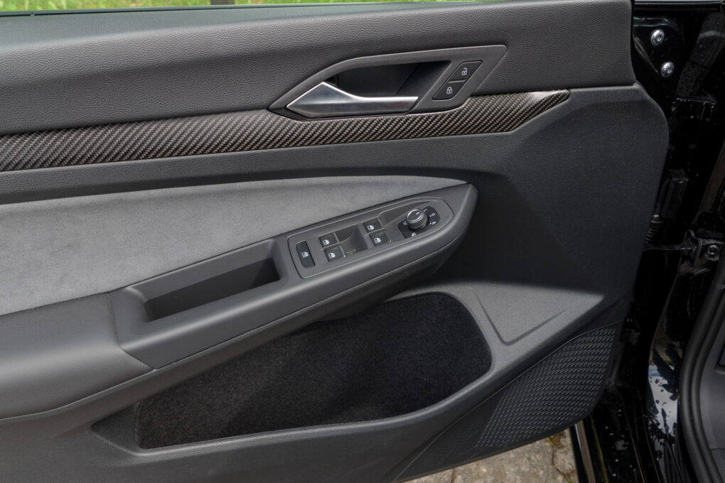 VW Golf 8 R Türtafel