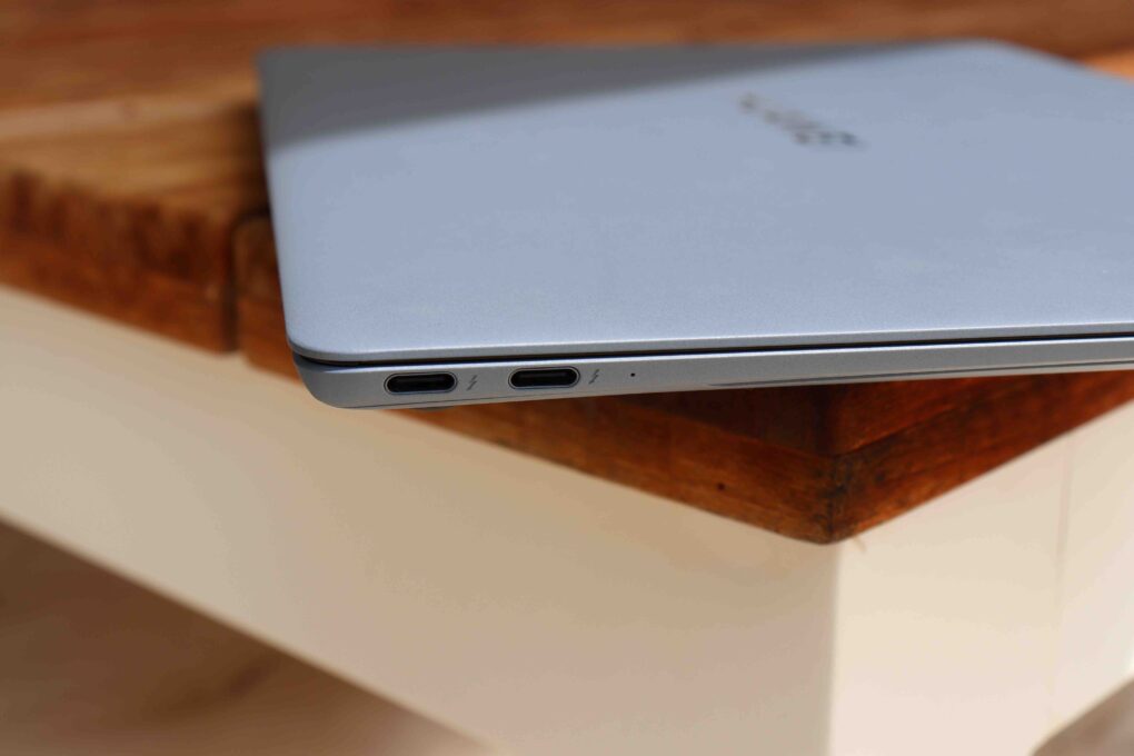 Huawei MateBook X Pro (2024) seitlich
