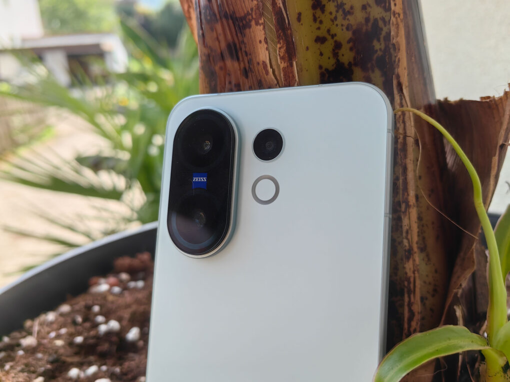 Vivo X200 FE Design 2